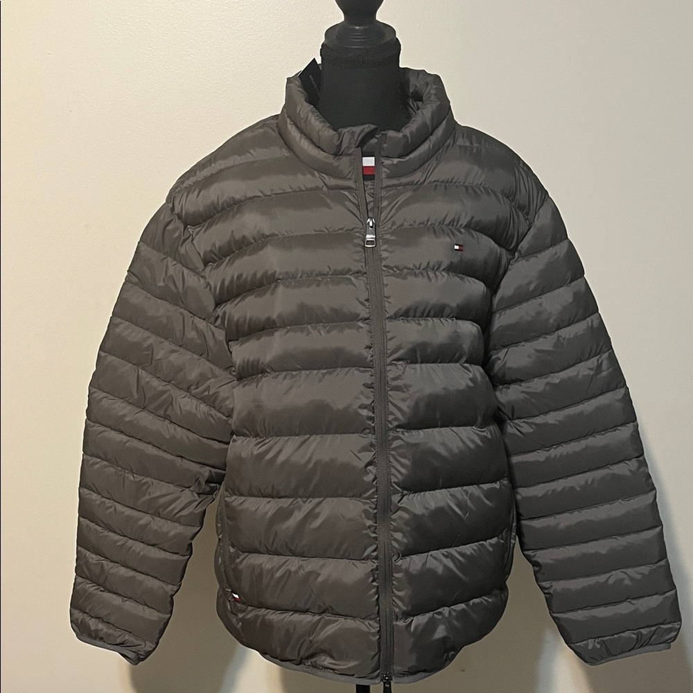 NWT Tommy Hilfiger puffer jacket in charcoal